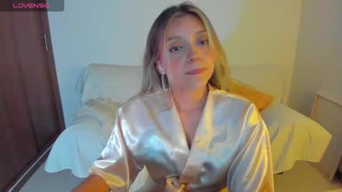 Snapshot of ary_cam230 chatting on 10/24/25, 09:00 Zahaara online show from 10/24/25, 09:00