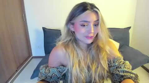 Snapshot of ary_cam230 chatting on 05/18/26, 11:21 Zahaara online show from 05/18/26, 11:21