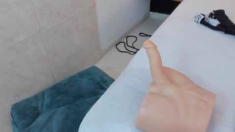 Snapshot of arya_nahalii chatting on 01/24/25, 06:46 Ana online show from 01/24/25, 06:46