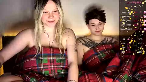 Snapshot of arya_stark7 chatting on 01/05/25, 05:20 Arya brunett and Cassie blond online show from 01/05/25, 05:20