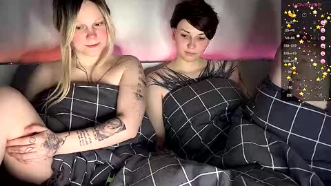 Snapshot of arya_stark7 chatting on 03/06/25, 11:47 Arya brunett and Cassie blond online show from 03/06/25, 11:47