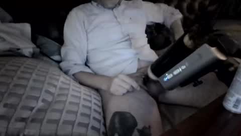 Snapshot of aschke chatting on 10/25/25, 07:19 aschke online show from 10/25/25, 07:19