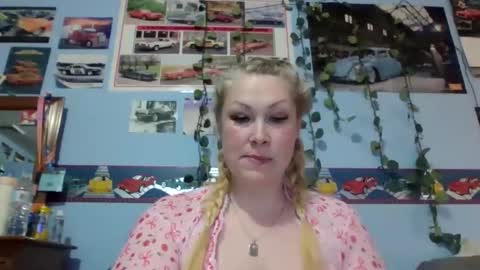 Snapshot of ash0ley chatting on 01/14/26, 04:01 ash0ley online show from 01/14/26, 04:01