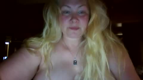 Snapshot of ash0ley chatting on 05/27/26, 01:41 ash0ley online show from 05/27/26, 01:41