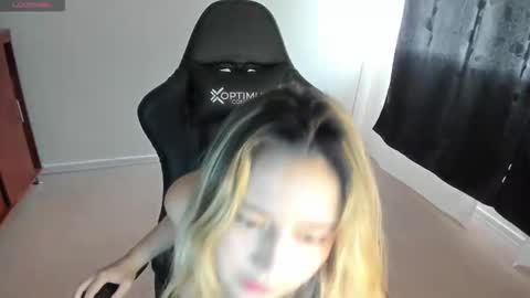 Snapshot of ash_smith1 chatting on 10/15/25, 09:37 ash_smith1 online show from 10/15/25, 09:37