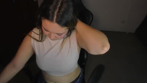 ash_smith1 online show from 12/22/25, 03:58