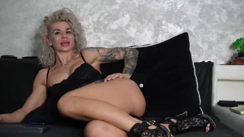 Snapshot of ashadevon_fit chatting on 12/22/25, 12:51 Asha online show from 12/22/25, 12:51