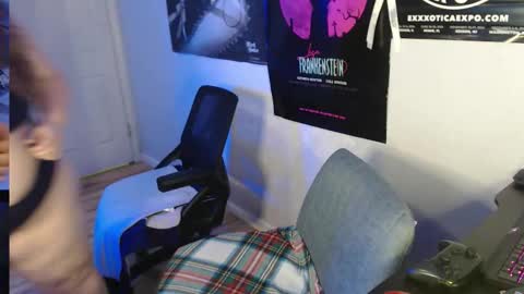 Snapshot of ashbashgirl chatting on 01/08/26, 03:20 SweetAshCheeks online show from 01/08/26, 03:20