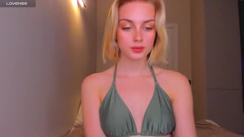 Snapshot of ashbunny_ chatting on 12/03/24, 05:23 your pretty Ashley online show from 12/03/24, 05:23