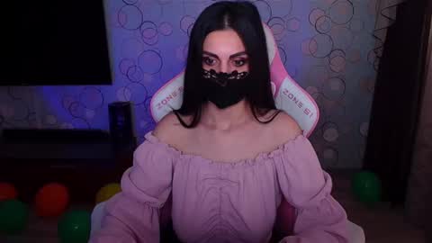Snapshot of ashley__cooper__ chatting on 03/27/26, 05:02 Yasmina online show from 03/27/26, 05:02