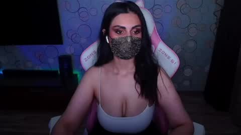 Snapshot of ashley__cooper__ chatting on 06/25/26, 05:45 Yasmina online show from 06/25/26, 05:45