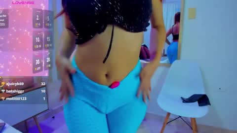 Snapshot of ashley__foxx_ chatting on 10/27/25, 02:21 ashley online show from 10/27/25, 02:21