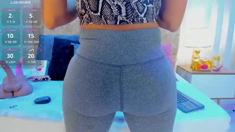 Snapshot of ashley__foxx_ chatting on 11/12/25, 01:44 ashley online show from 11/12/25, 01:44