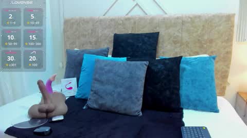 Snapshot of ashley__foxx_ chatting on 11/18/25, 02:43 ashley online show from 11/18/25, 02:43