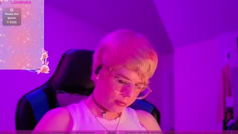 Snapshot of ashley_angel_love chatting on 09/17/25, 05:09 Angel Ashley Love  online show from 09/17/25, 05:09