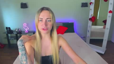 Snapshot of ashley_crashly chatting on 03/25/26, 08:31 Alina online show from 03/25/26, 08:31