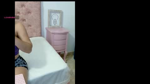 Snapshot of ashley_jonnes_ chatting on 03/07/26, 02:08 ASHLEY online show from 03/07/26, 02:08