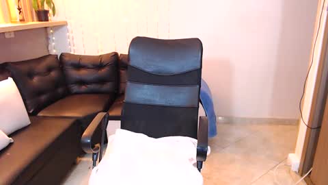 Snapshot of ashley_prg2 chatting on 02/27/25, 12:32 Ashley online show from 02/27/25, 12:32