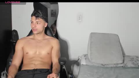 ASHLEY AND TYLER online show from 10/25/25, 01:13