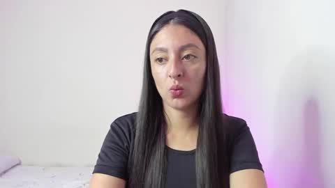 Snapshot of ashleybazan1 chatting on 09/18/25, 03:47 Ashley online show from 09/18/25, 03:47