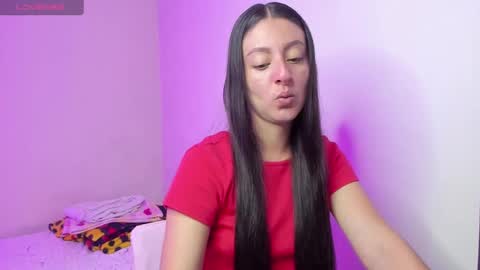 Snapshot of ashleybazan1 chatting on 09/22/25, 03:25 Ashley online show from 09/22/25, 03:25