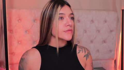 Snapshot of ashleyvalirya chatting on 01/31/25, 10:10 Ashley Lauren online show from 01/31/25, 10:10