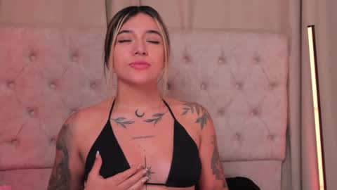 Snapshot of ashleyvalirya chatting on 02/13/25, 10:23 Ashley Lauren online show from 02/13/25, 10:23