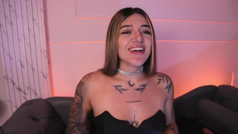 Snapshot of ashleyvalirya chatting on 02/15/25, 02:22 Ashley Lauren online show from 02/15/25, 02:22