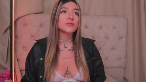 Snapshot of ashleyvalirya chatting on 02/24/25, 03:55 Ashley Lauren online show from 02/24/25, 03:55