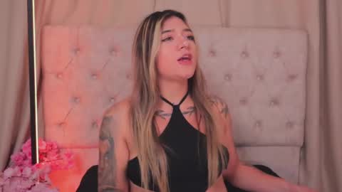 Snapshot of ashleyvalirya chatting on 02/26/25, 04:03 Ashley Lauren online show from 02/26/25, 04:03