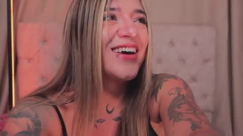 Snapshot of ashleyvalirya chatting on 02/27/25, 04:09 Ashley Lauren online show from 02/27/25, 04:09