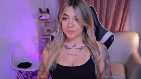 Snapshot of ashleyvalirya chatting on 09/17/25, 03:52 Ashley Lauren online show from 09/17/25, 03:52