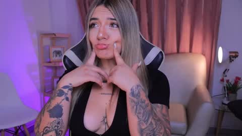 Snapshot of ashleyvalirya chatting on 09/18/25, 04:14 Ashley Lauren online show from 09/18/25, 04:14