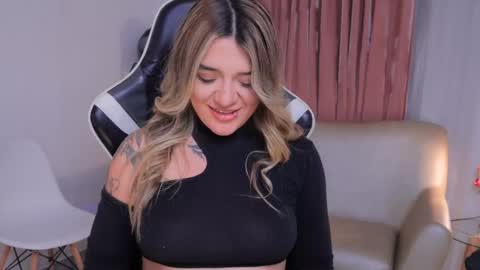 Snapshot of ashleyvalirya chatting on 10/03/25, 04:09 Ashley Lauren online show from 10/03/25, 04:09