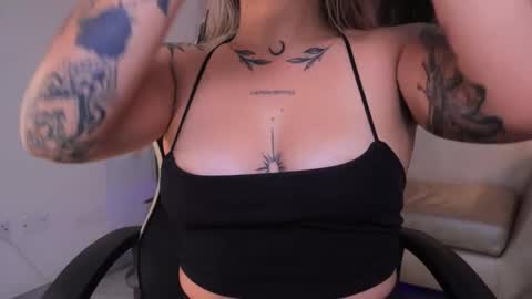 Snapshot of ashleyvalirya chatting on 10/17/25, 04:15 Ashley Lauren online show from 10/17/25, 04:15