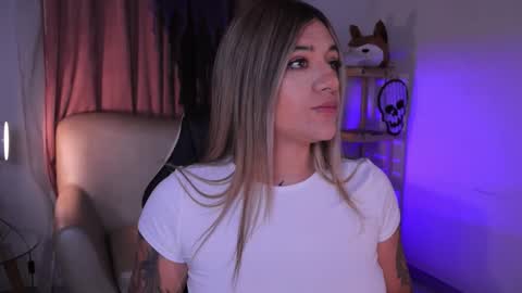 Snapshot of ashleyvalirya chatting on 10/20/25, 04:02 Ashley Lauren online show from 10/20/25, 04:02