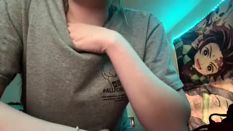 Snapshot of ashleyynicholee chatting on 10/24/25, 08:27 ashleyynicholee online show from 10/24/25, 08:27