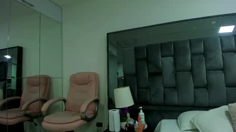 Snapshot of ashly_bloom chatting on 05/16/26, 10:36 Ashly online show from 05/16/26, 10:36