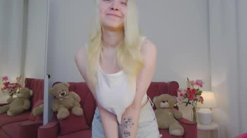 ashly_cherry online show from 11/18/25, 11:03