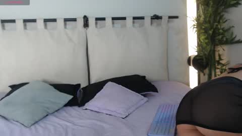 ashly_jones_ online show from 12/03/25, 04:09