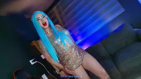 Ashly Betancur  online show from 10/11/25, 08:51