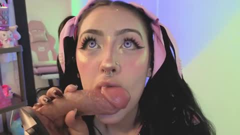 Snapshot of ashlynnlowe_ chatting on 04/11/26, 10:58 Ash online show from 04/11/26, 10:58