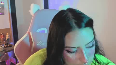Snapshot of ashlynnlowe_ chatting on 04/22/26, 10:22 Ash online show from 04/22/26, 10:22