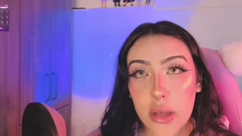 Snapshot of ashlynnlowe_ chatting on 05/19/26, 10:27 Ash online show from 05/19/26, 10:27