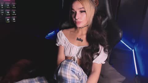 Snapshot of ashmila chatting on 12/07/24, 06:21 Mila online show from 12/07/24, 06:21