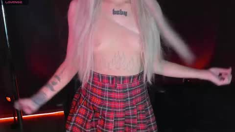 Snapshot of ashmila chatting on 09/27/25, 08:19 Mila online show from 09/27/25, 08:19