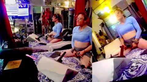 Snapshot of ashmomo chatting on 12/17/24, 01:16 ashmomo online show from 12/17/24, 01:16