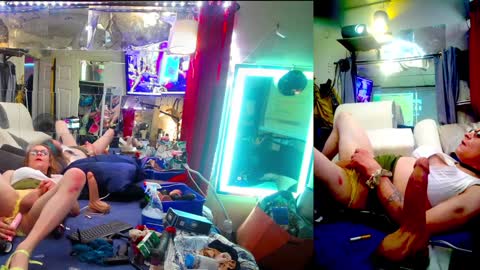 Snapshot of ashmomo chatting on 12/28/24, 07:54 ashmomo online show from 12/28/24, 07:54