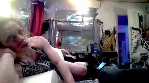 Snapshot of ashmomo chatting on 02/12/25, 05:26 ashmomo online show from 02/12/25, 05:26