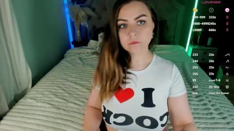 Snapshot of ashton_heidi chatting on 09/21/25, 11:06 Your girlfriend online show from 09/21/25, 11:06